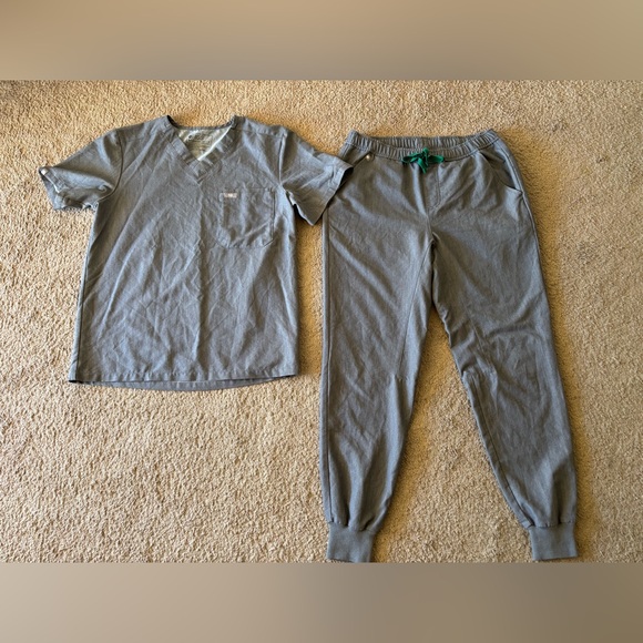 Figs Pants - Women’s FIGS Technical Collection Set V-Neck Top W/Zamora Joggers